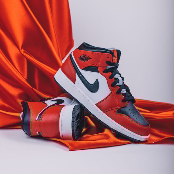 Air Jordan 1 Mid Chicago Black Toe 5