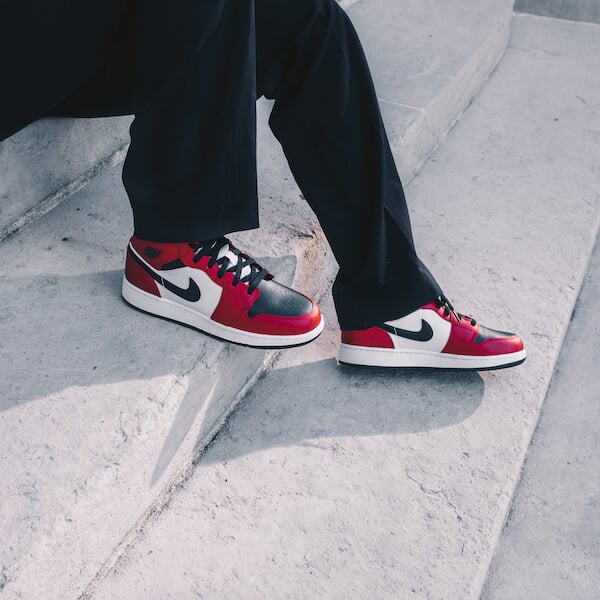 Air Jordan 1 Mid Chicago Black Toe 6
