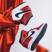 Air Jordan 1 Mid Chicago Black Toe 7
