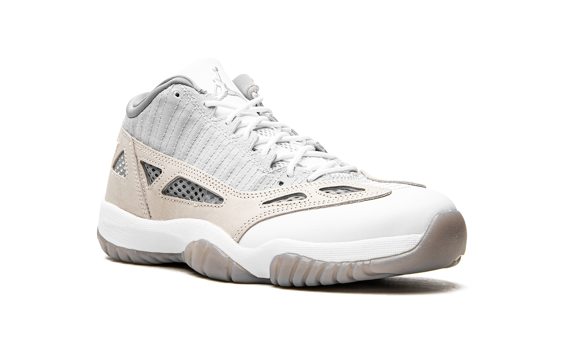 Air Jordan 11 Low Ie Light Orewood Brown 2