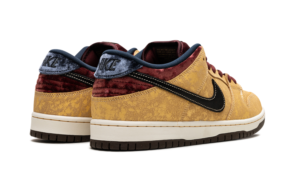 Nike SB Dunk Low 'City of Cinema' 4
