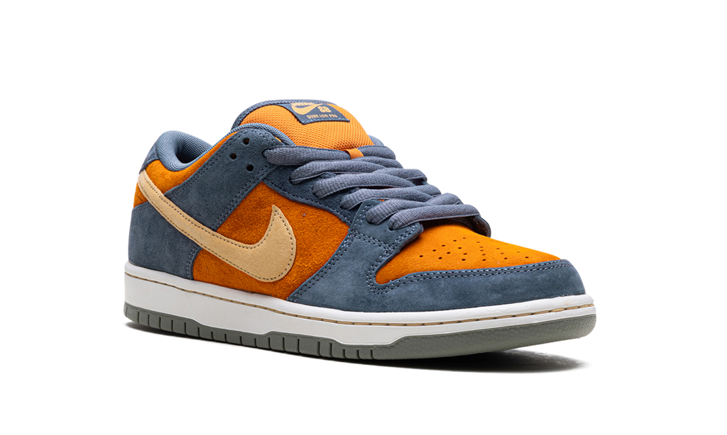Nike SB Dunk Low 'Light Carbon Monarch' 2