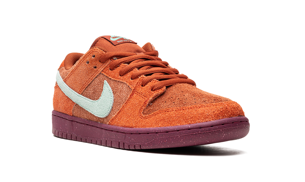 Nike SB Dunk Low 'Mystic Red' 2