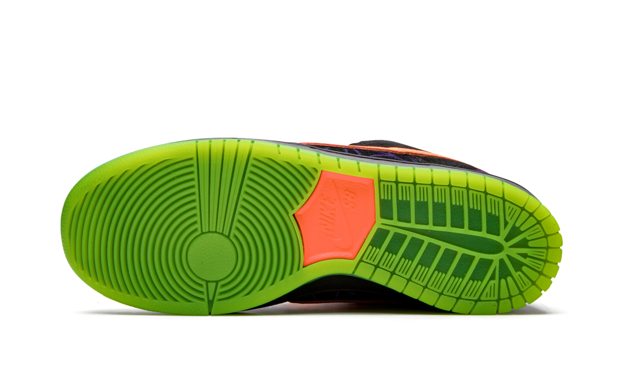 Nike SB Dunk Low "Night of Mischief" 10