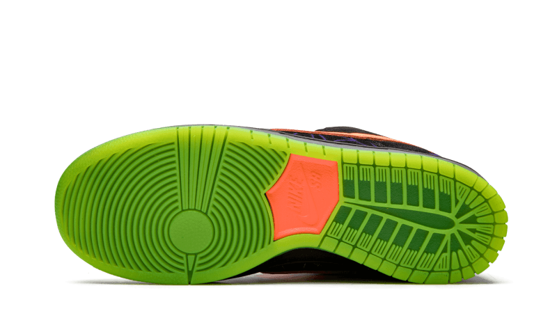 Nike SB Dunk Low "Night of Mischief" 8