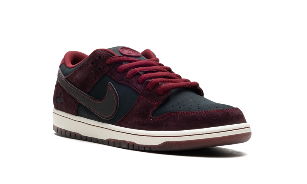 Nike SB Dunk Low 'Riot Skateshop' 2