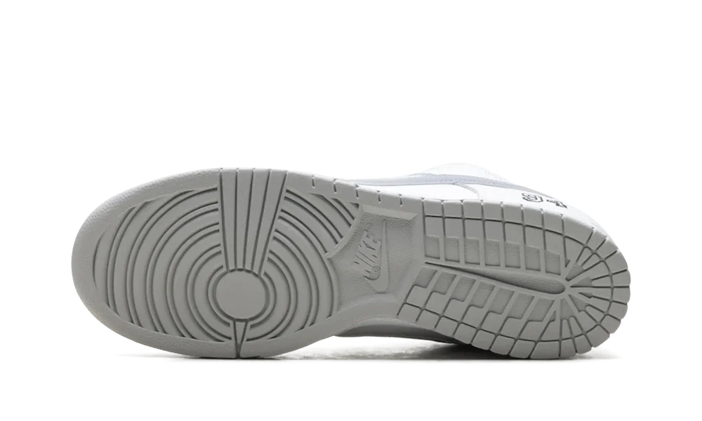 Nike SB Dunk Low Supreme White Metallic Silver 4
