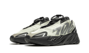 Yeezy 700 MNVN Bone 3