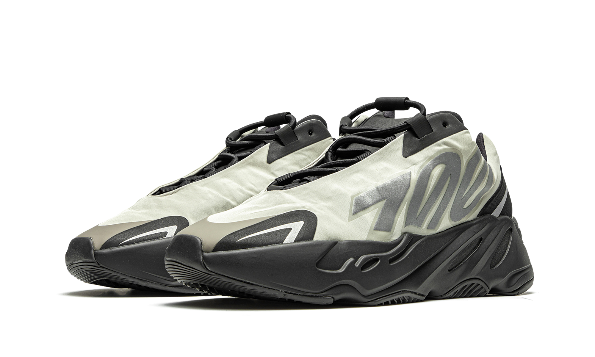 Yeezy 700 MNVN Bone 3