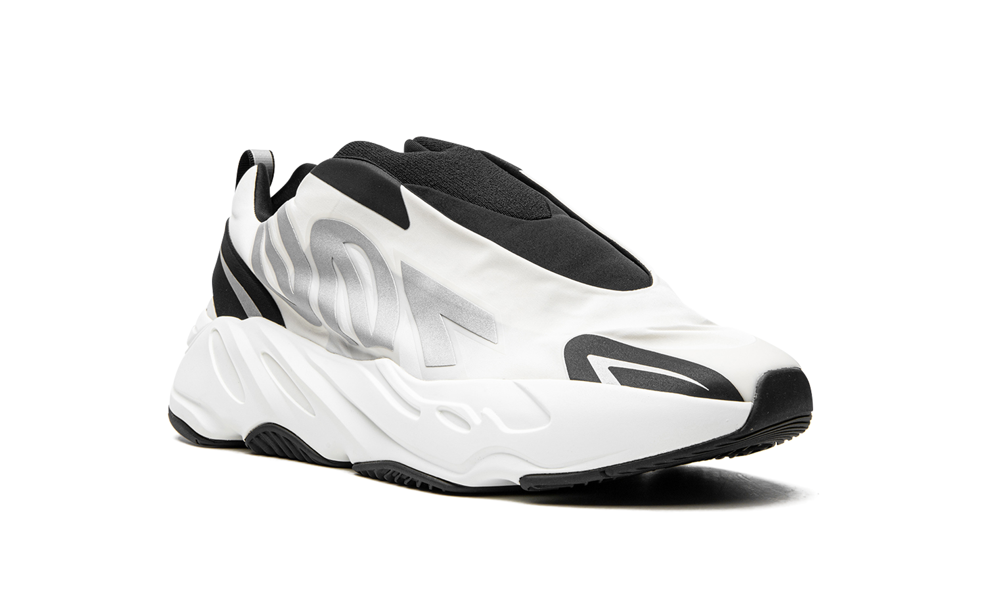 Yeezy Boost 700 MNVN Laceless Analog 2