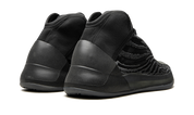 Yeezy QNTM Onyx 4