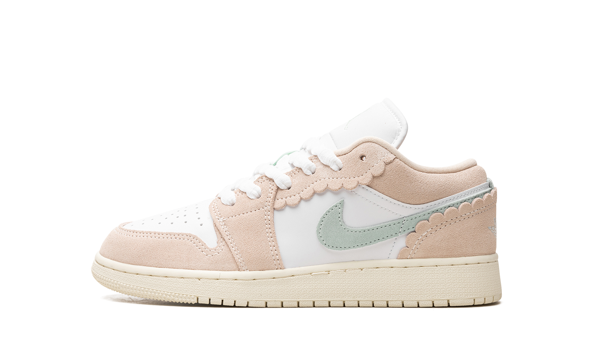 Jordan 1 Low SE Scalloped Edge Guava Ice (GS) 1