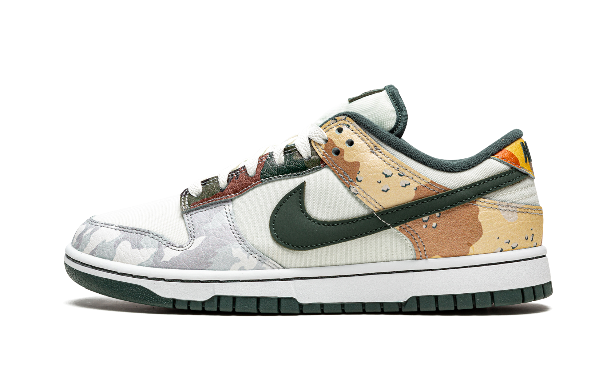 Nike Dunk Low SE SAIL MULTI-Camo 1