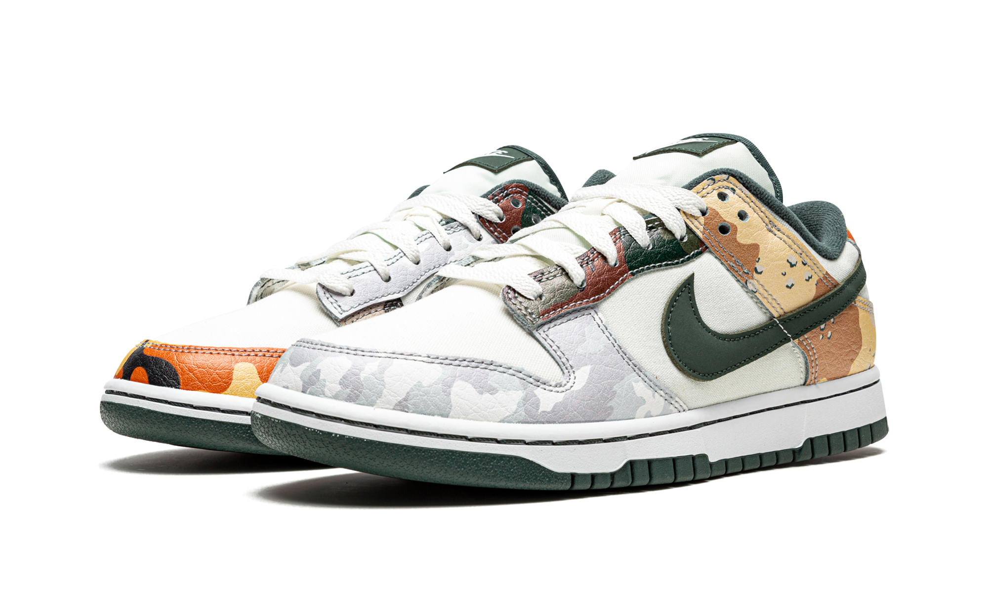 Nike Dunk Low SE SAIL MULTI-Camo 2