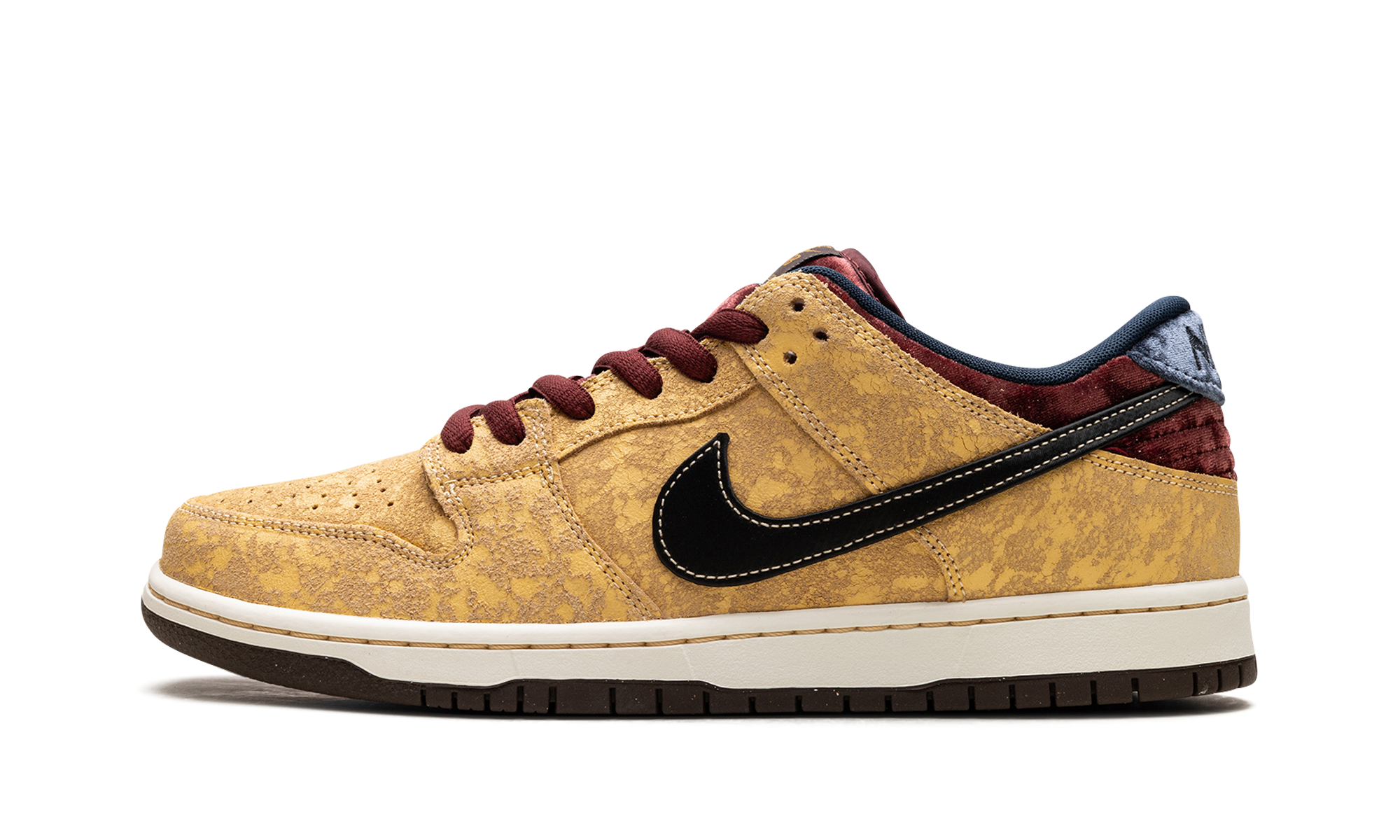 Nike SB Dunk Low 'City of Cinema' 1